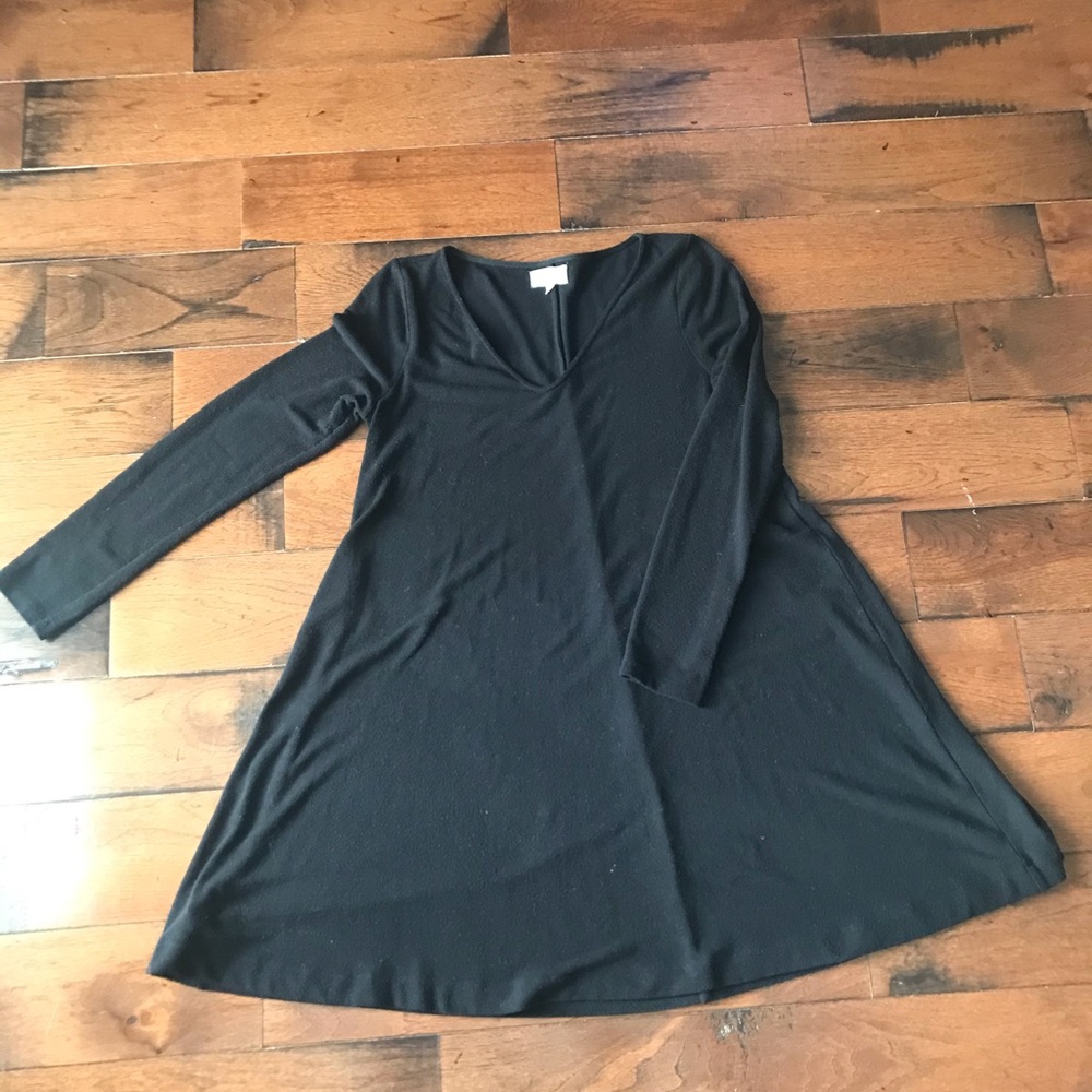 Lou & Grey Circle V-Neck Sweater Dress
